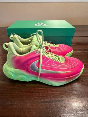 Nike Youth Giannis basketball sneakers